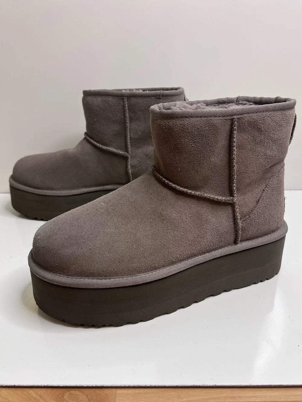 UGG Classic Mini Platform Gray Water-resistant Suede Boots Size US 9 Women